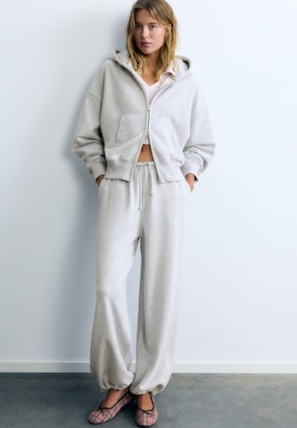 Hanorac de la Pull&Bear pe gri