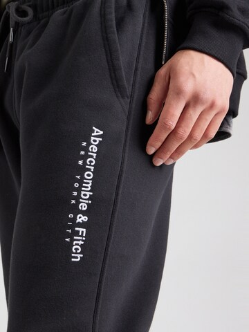 juoda Abercrombie & Fitch Siaurėjantis Kelnės 'CLASSIC'