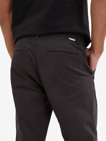 Slimfit Pantaloni eleganți de la TOM TAILOR pe negru