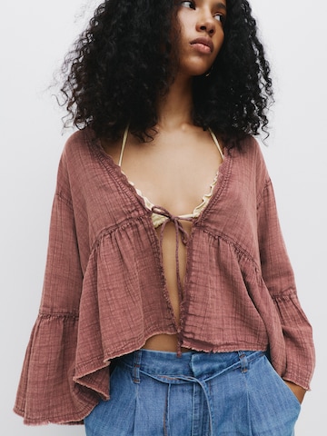 Pull&BearBluza - crvena boja: prednji dio