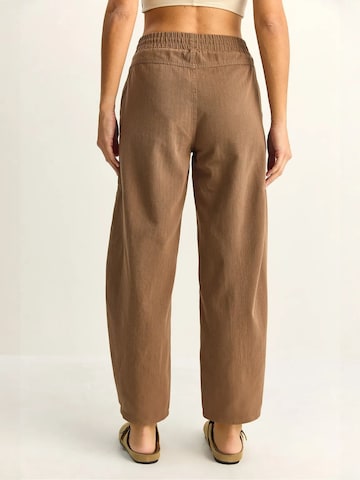 Bianco Lucci Regular Trousers in Brown