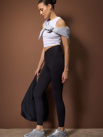Trendyol Skinny Leggings in Zwart