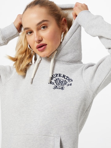 Sweat-shirt 'Pride In Craft' Superdry en gris