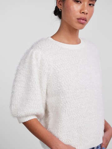 Pullover 'FEE' di PIECES in bianco