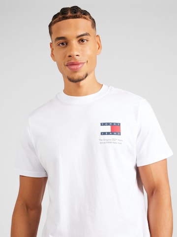 Tommy Jeans Μπλουζάκι 'ESSENTIAL' σε λευκό