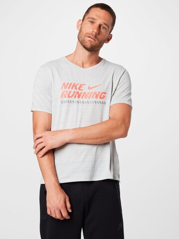 NIKE Functioneel shirt 'Miler Future Fast' in Grijs: voorkant