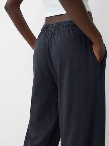 Bershka Wide Leg Hose in Grau