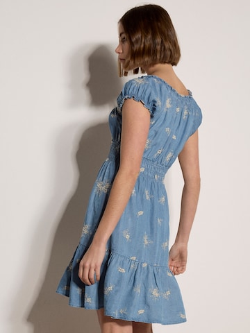 Robe ' ' Apricot en bleu