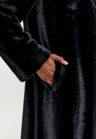 CESARE GASPARI Mantel in Schwarz