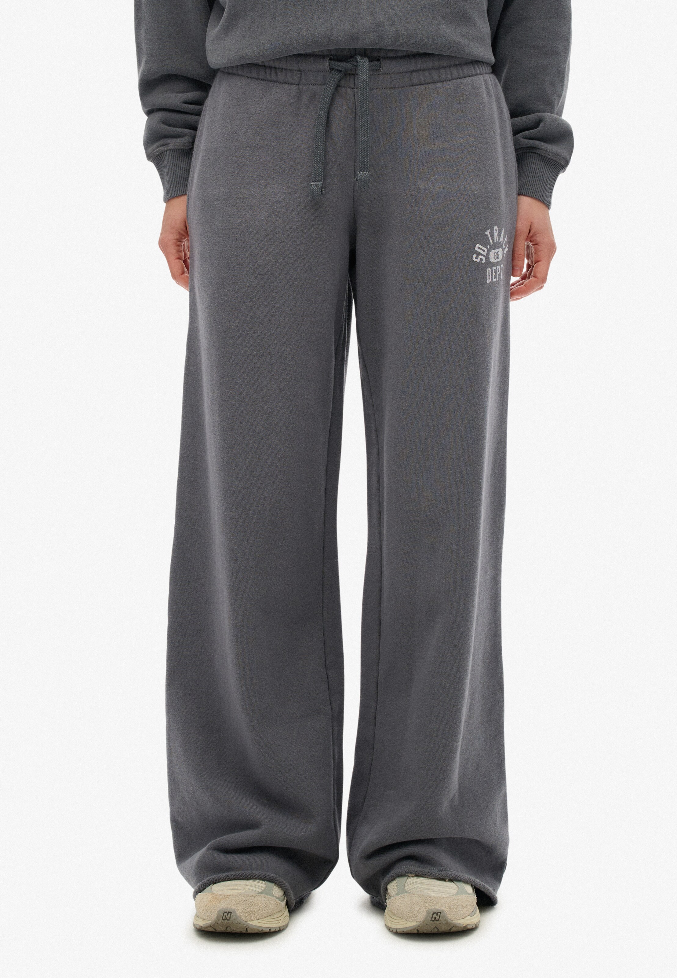Wide Leg Pantalon Superdry & Co en gris : devant