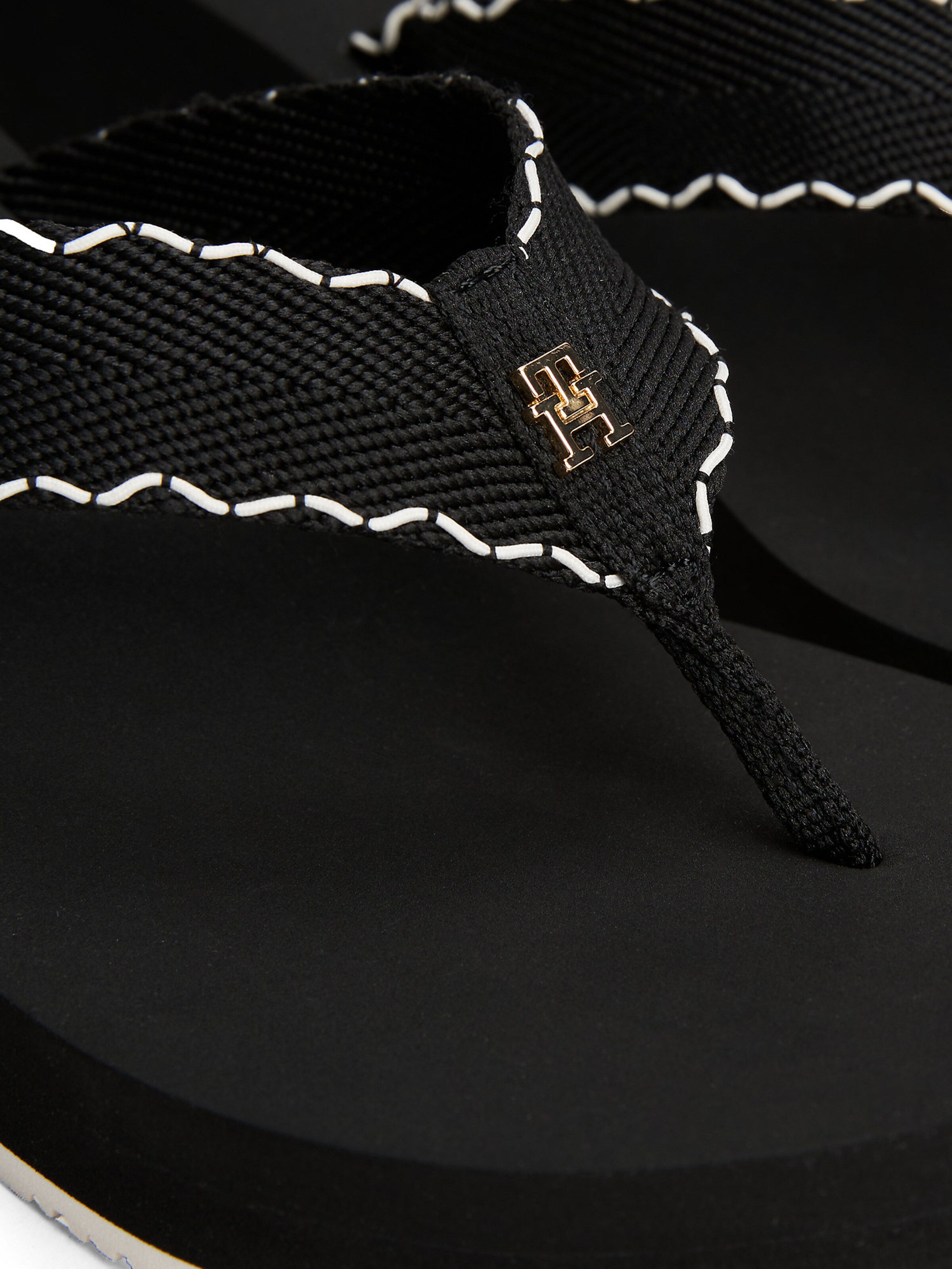 TOMMY HILFIGER Teenslipper in Zwart