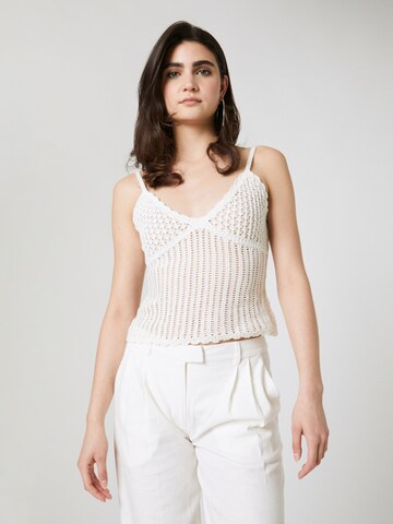 LENI KLUM x ABOUT YOU Knitted Top 'Liv' in White: front