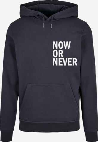 Merchcode Sweatshirt 'Now Or Never' in Blauw: voorkant