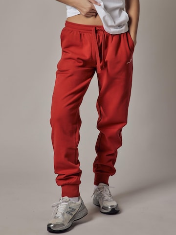 Pantaloni 'Felpati' di OWN Off With Nature in rosso: frontale