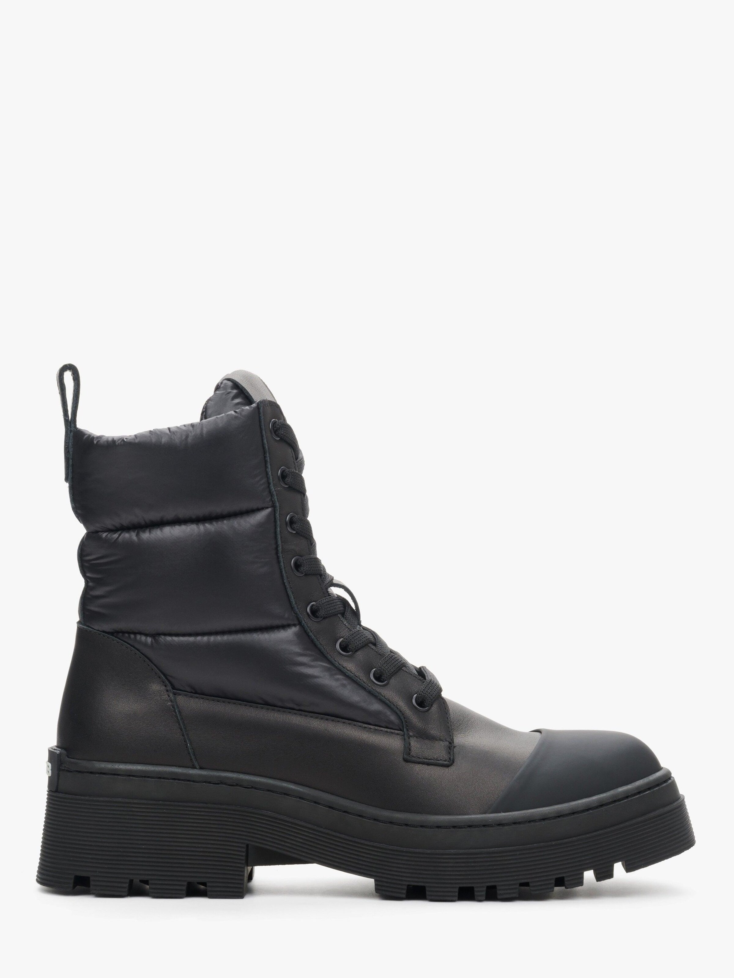ES8 Boots '142-24633' in Black: front
