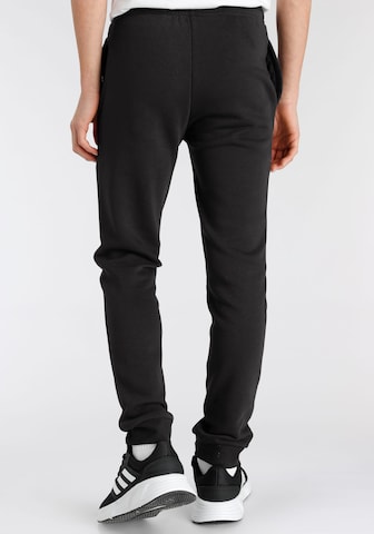 Effilé Pantalon de sport 'Essentials Linear Logo' ADIDAS SPORTSWEAR en noir
