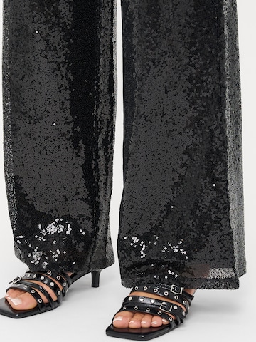 Only Petite - Pierna ancha Pantalón 'ONLBECCA' en negro