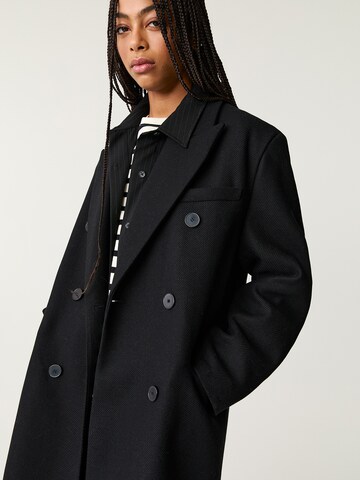 Pull&Bear Between-seasons coat in Black