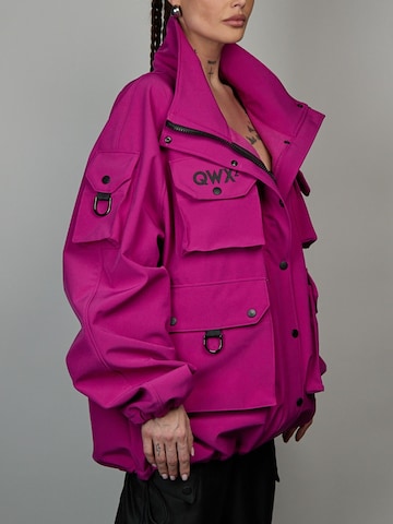 QWX2 Performance Jacket 'Oversized Softshell Jacket – Structured / Weather-Resistant' in Pink