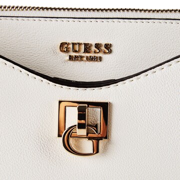 GUESS Schultertasche 'Bianca' in Weiß