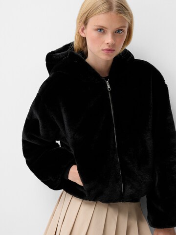 Bershka Преходно яке в черно