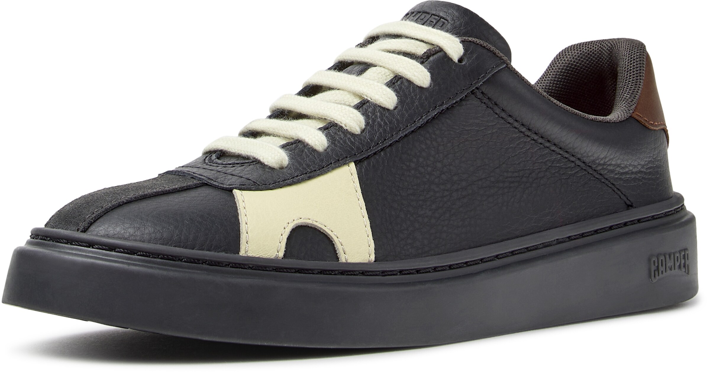 Baskets basses CAMPER en noir : devant