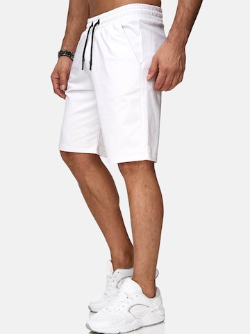 Reslad Regular Hose 'Shorts Basic Sweathose' in Weiß