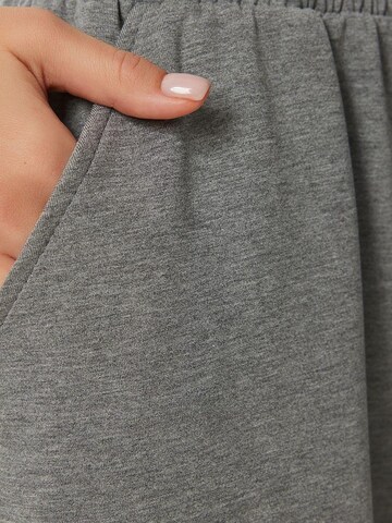 Wide leg Pantaloni di Happiness İstanbul in grigio