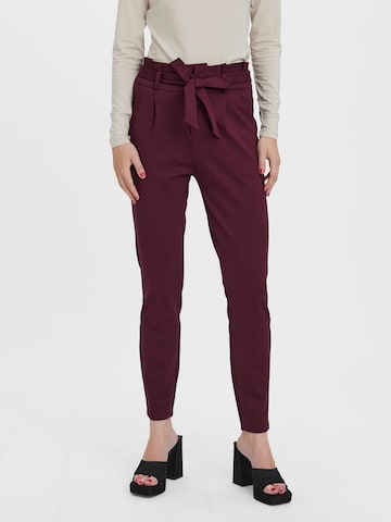 Coupe slim Pantalon à pince 'Eva' VERO MODA en rouge : devant