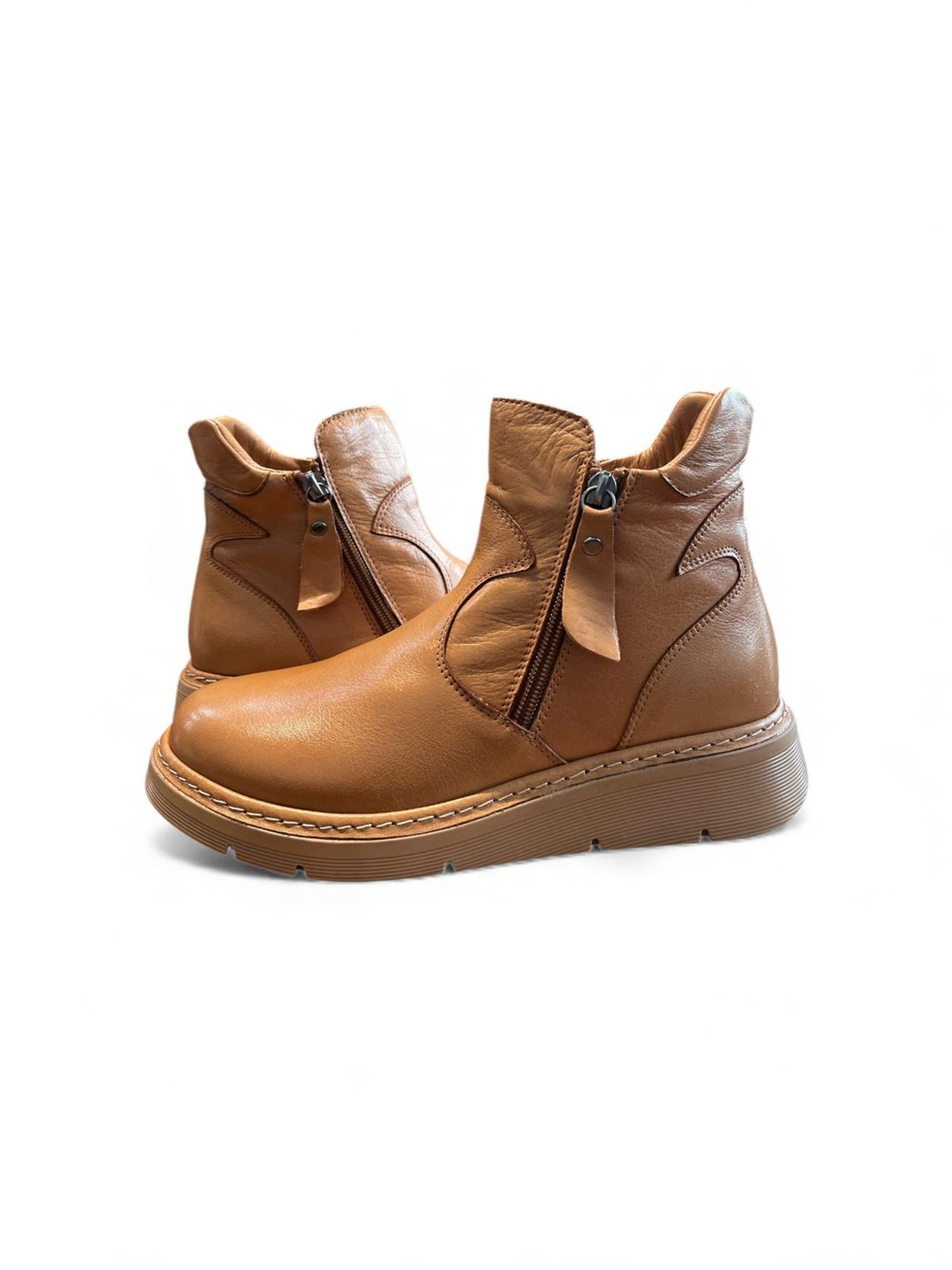 Begoria Boots in Beige