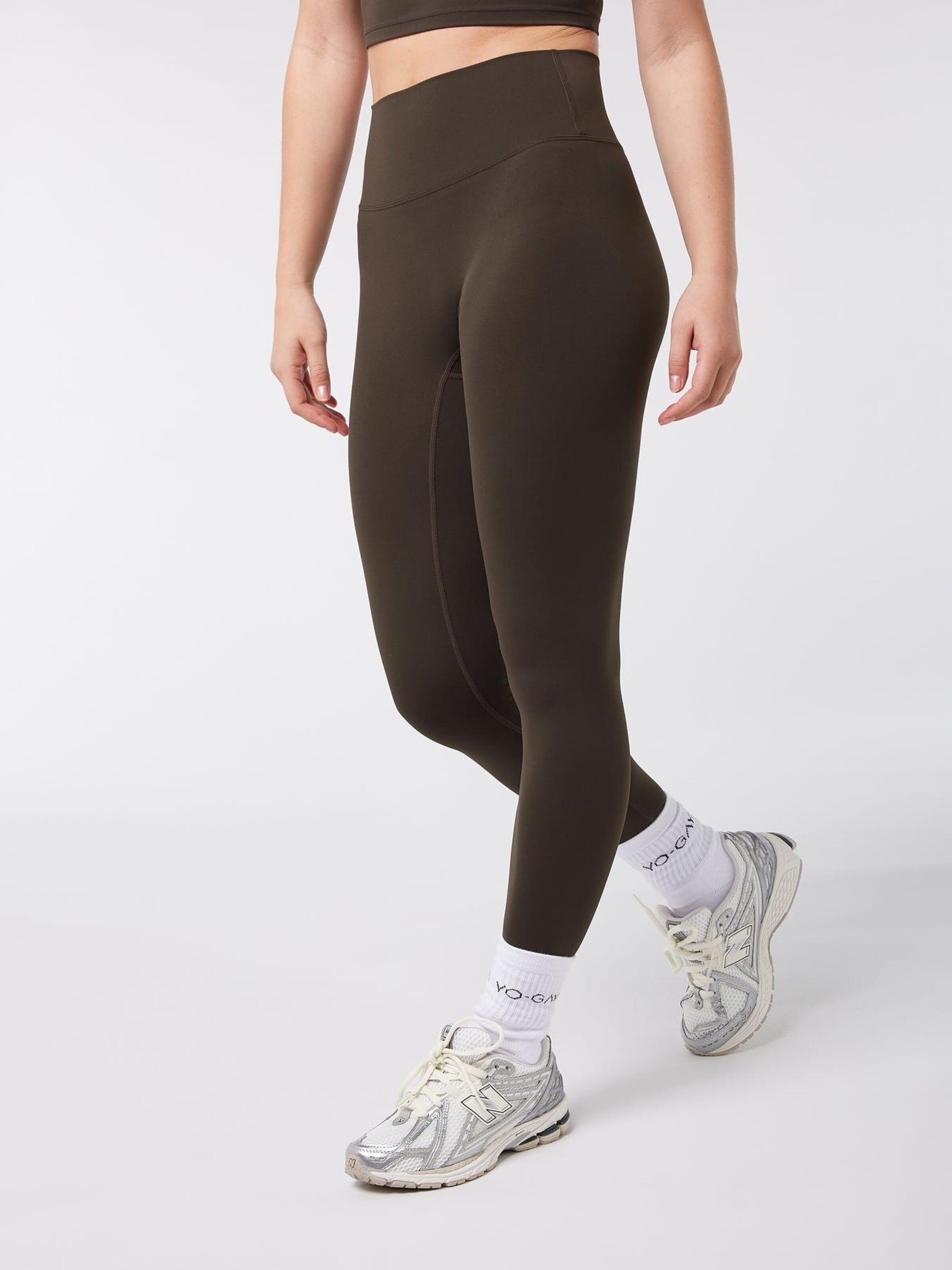 YO-GAYA Skinny Leggings in Bruin