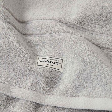 GANT Shower Towel in Grey