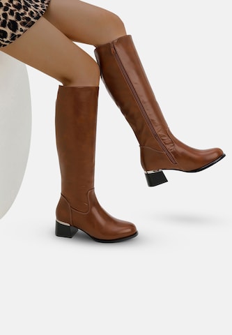 Elara Stiefel in Braun