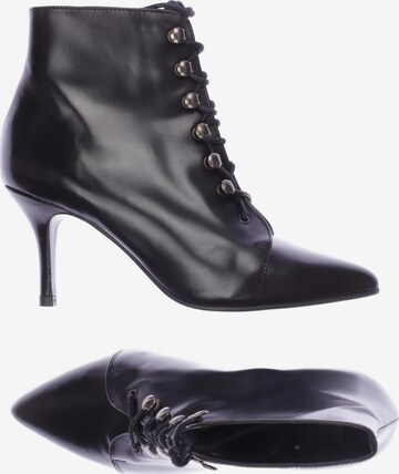 Navyboot Dress Boots in 37 in Black: front
