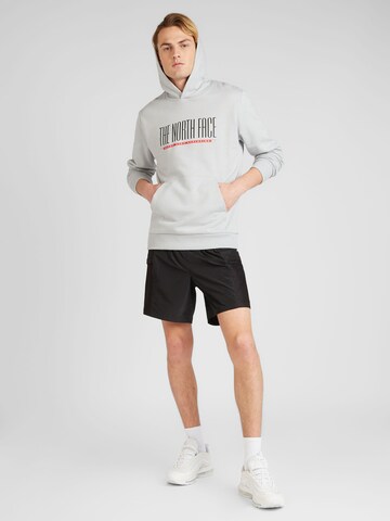 THE NORTH FACE - Sweatshirt 'EST 1966' em cinzento