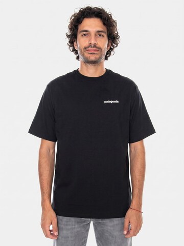 PATAGONIA Bluser & t-shirts 'M'S P-6 LOGO RESPONSIBILI-TEE BLACK' i sort: forside