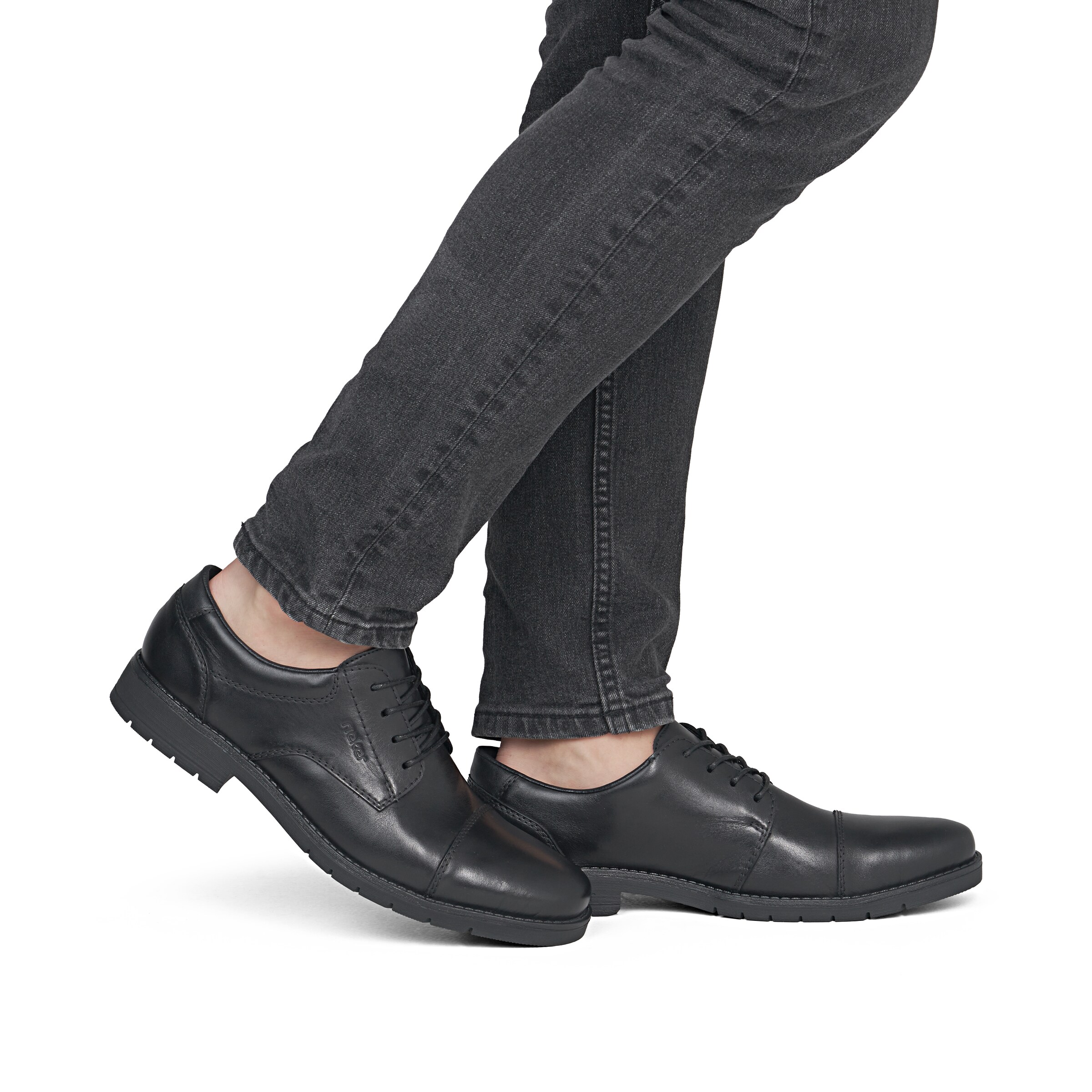Chaussure à lacets Rieker en noir
