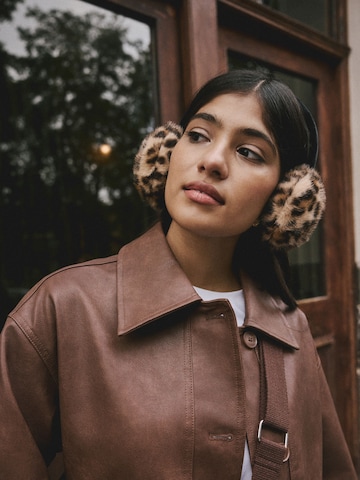 Urechiușe de la Next pe maro: față