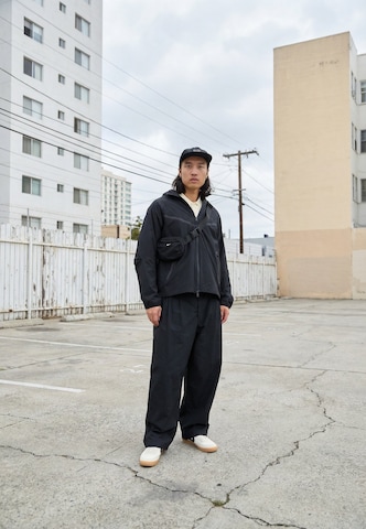 Nike Sportswear Преходно яке в черно