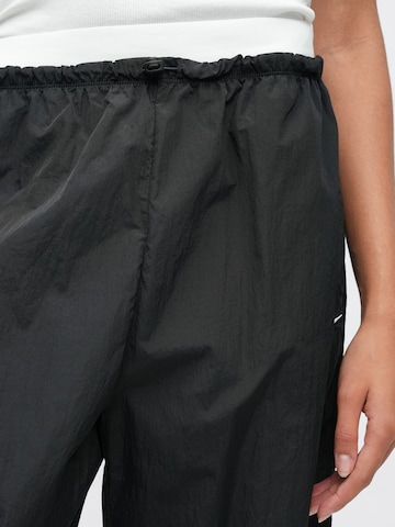 Nike Sportswear Bő szár Nadrág - fekete