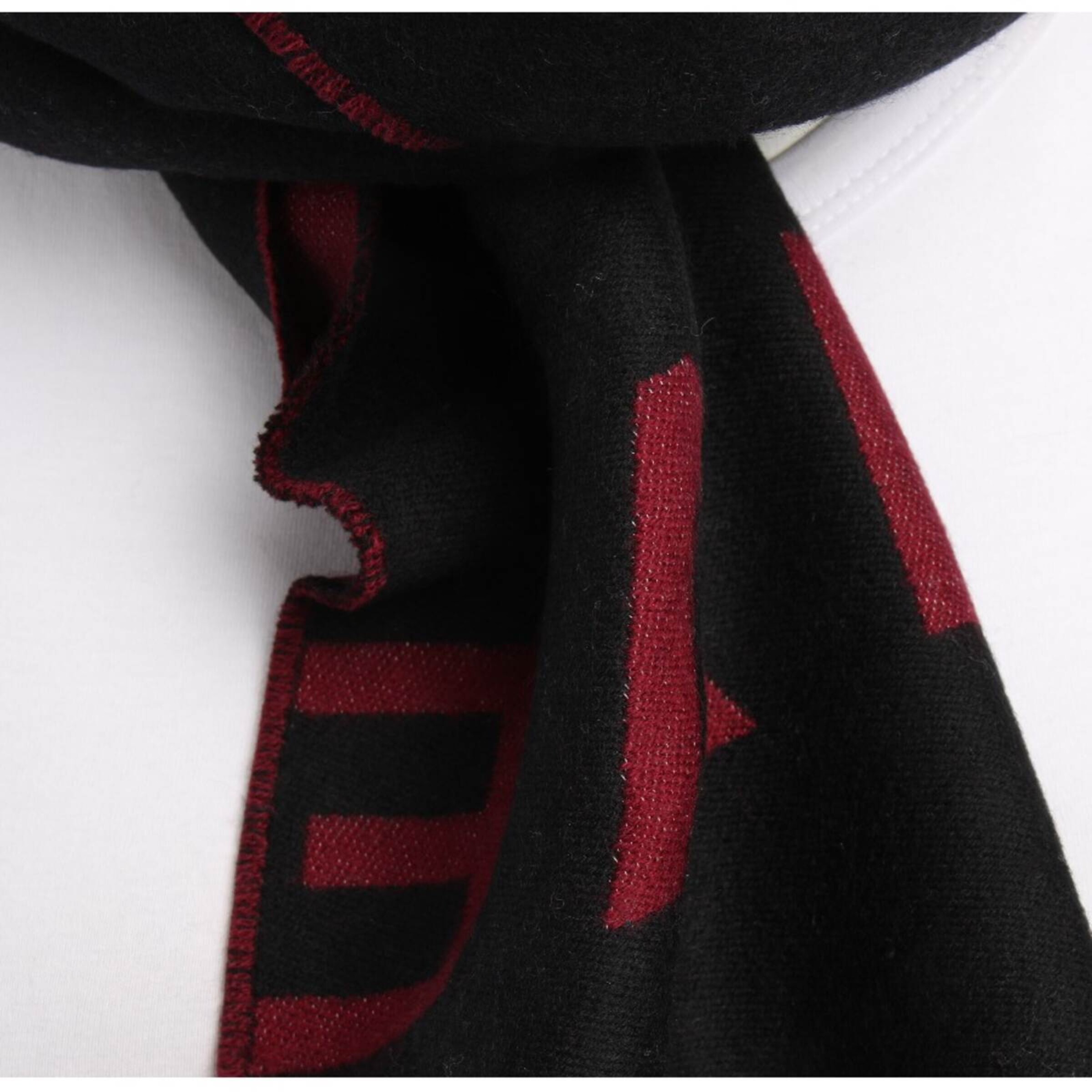 Givenchy Scarf & Wrap in One size in Red