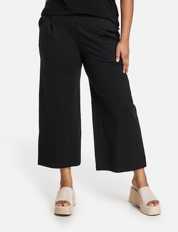 SAMOON Wide leg Pleat-Front Pants in Black: front