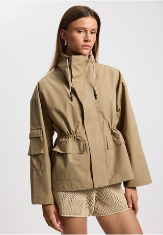 rethinkit studios Weatherproof jacket in Beige: front