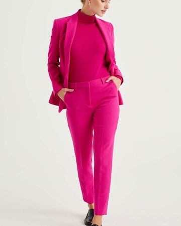 WE Fashion - Slimfit Calças com vincos em rosa
