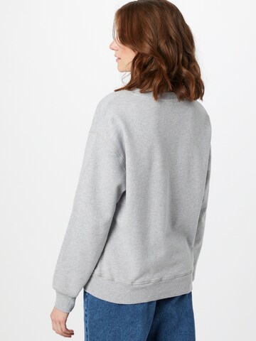 LEVI'S ® Sweatshirt i grå