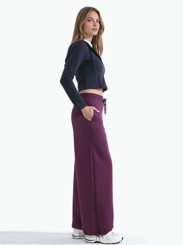 Skinny Pantalon de sport 'Jogginghose' Hiccup en rouge
