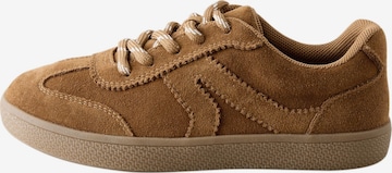 Next Сникърси в кафяво: отпред