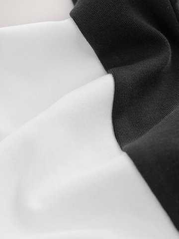 T-Shirt Next en blanc