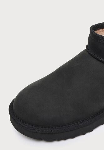 UGG Kozačky 'Classic Ultra' – černá