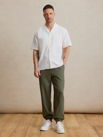 DAN FOX APPAREL Средняя посадка Рубашка 'Leonard' в Белый